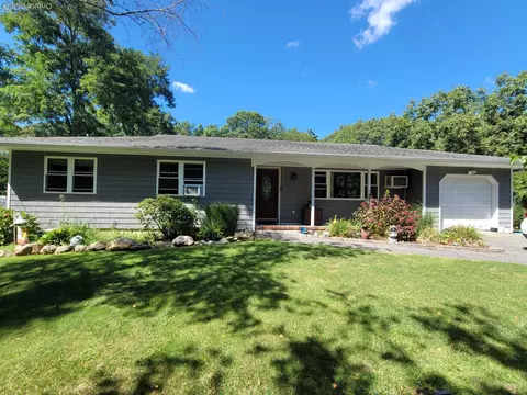 302 Bridgeport Ave, Medford, NY 11763