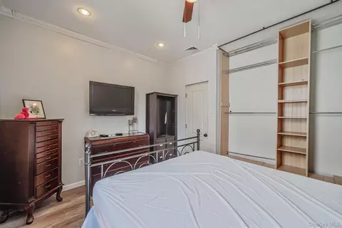 Bedroom - 25 Patchogue St, Patchogue, NY 11772 photo 4 of 4