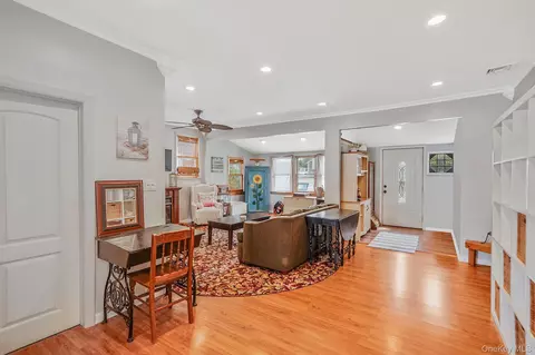 Entry Way - 25 Patchogue St, Patchogue, NY 11772 photo 2 of 2