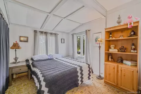 Bedroom - 25 Patchogue St, Patchogue, NY 11772 photo 1 of 4