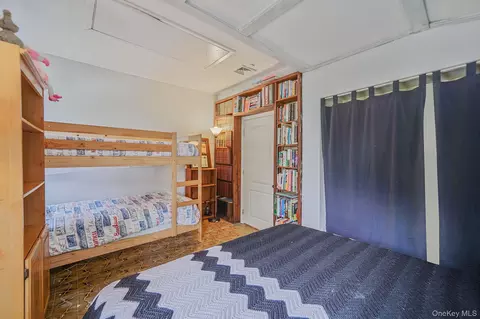 Bedroom - 25 Patchogue St, Patchogue, NY 11772 photo 2 of 4