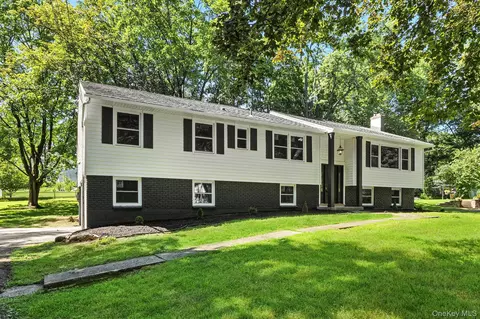 24 Miron Dr, Poughkeepsie, NY 12603