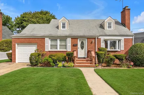 1055 Archer Pl, Baldwin, NY 11510