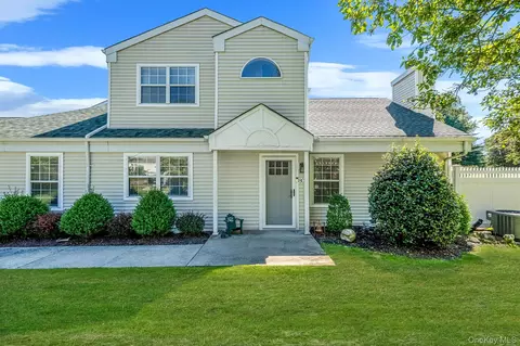 80 Fox Ct, Manorville, NY 11949
