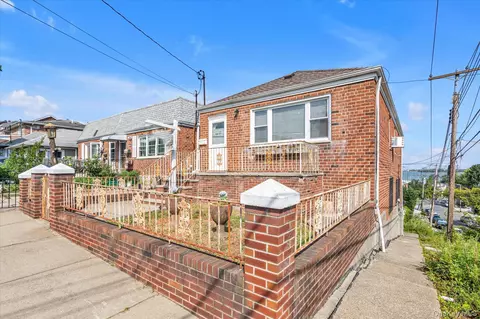 125-21 5 Ave, New York, NY 11356