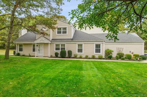 30 Quail Ct, Manorville, NY 11949