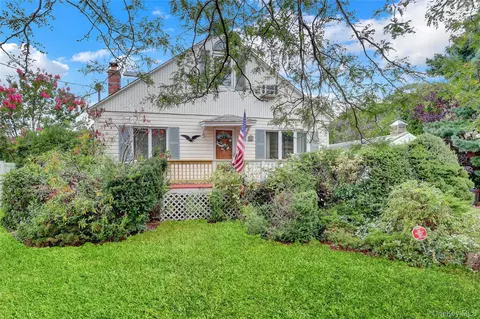 85 N Beech St, Massapequa, NY 11758