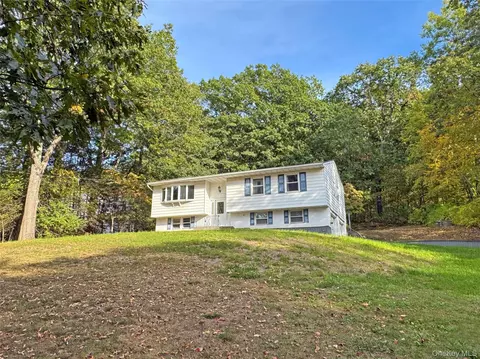 15 Ridge Rd, East Fishkill, NY 12533