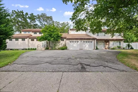 236 Northfield Rd, Hauppauge, NY 11788