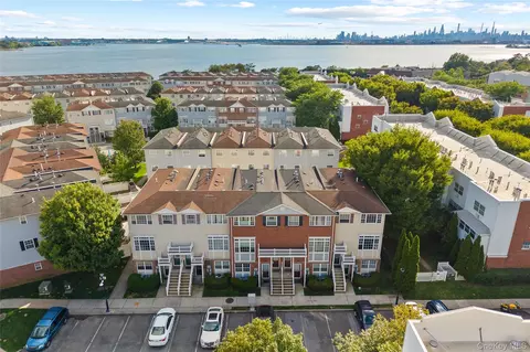 109 Neptune Ln #5, New York, NY 10473