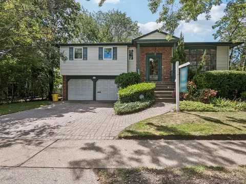 563 Hook St, Valley Stream, NY 11581