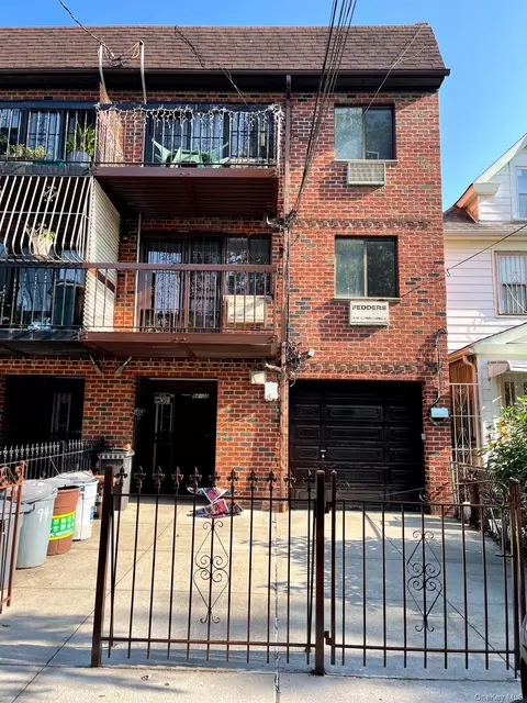 94-28 53 Ave, New York, NY 11373