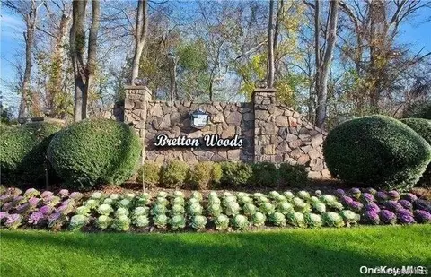 837 Skyline Dr #837, Coram, NY 11727