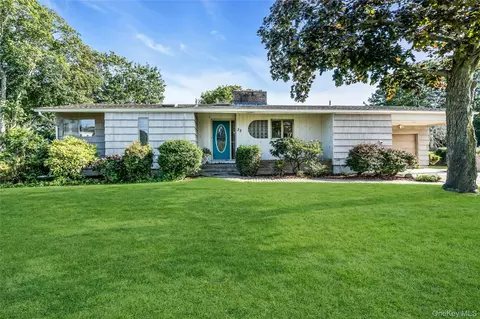 32 E 7th St, Patchogue, NY 11772