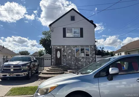 104 E Pennywood Ave, Roosevelt, NY 11575