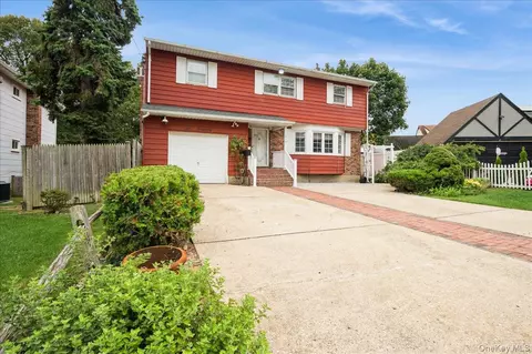 1014 Kings Pkwy, Baldwin, NY 11510