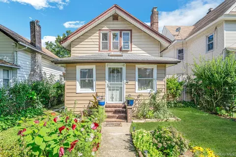 173 E Seaman Ave, Freeport, NY 11520