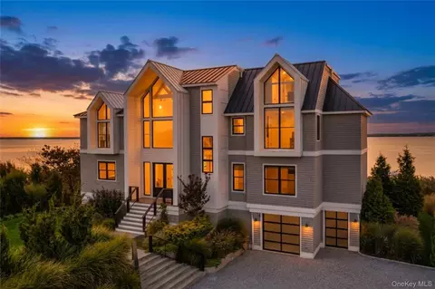 20 Cove Ln, Westhampton Beach, NY 11978
