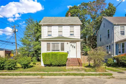 42 Satterie Ave, Valley Stream, NY 11580