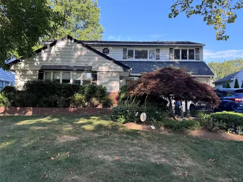 195 Sackville Rd, Garden City, NY 11530
