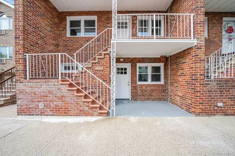 8915 102nd Rd, New York, NY 11416