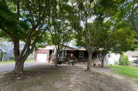 17 Appel Dr E, Shirley, NY 11967