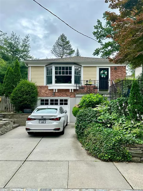 38-47 Douglaston Pkwy, New York, NY 11363