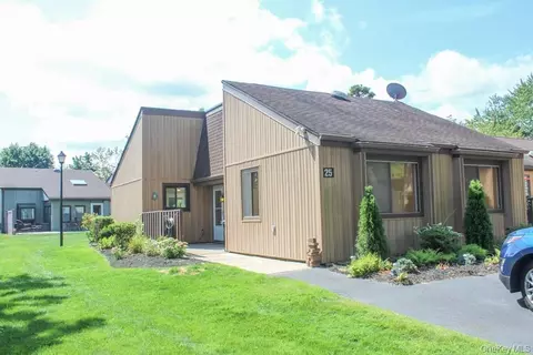25 Strathmore Gate Dr, Stony Brook, NY 11790