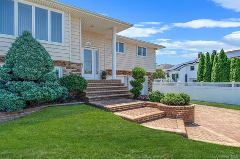 2468 Riviera Ln, Bellmore, NY 11710