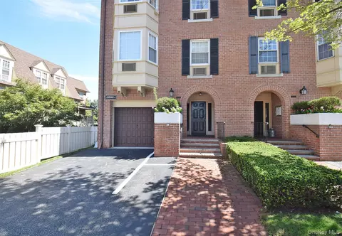 15-01 Jordan Ct #104M, Bayside, NY 11360