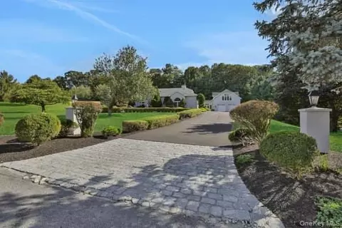 14 Far Horizons Dr, Newburgh, NY 12550