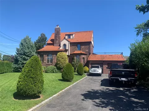9-15 Malba Dr, New York, NY 11357