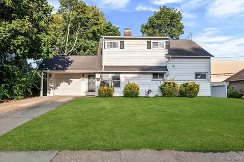 119 Hamlet Rd, Levittown, NY 11756