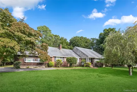 275 Durkee Ln, Brookhaven, NY 11772