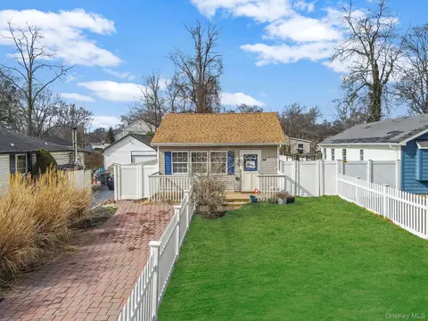 94 Elder Dr, Mastic Beach, NY 11951
