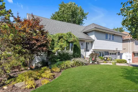 338 W Henrietta Ave, Oceanside, NY 11572