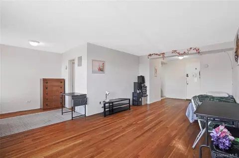 84-20 153rd Ave #5H, Howard Beach, NY 11414