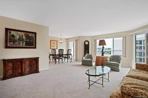 300 High Point Dr #505, Greenburgh, NY 10530