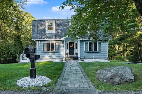 208 Sycamore Dr, New Windsor, NY 12553