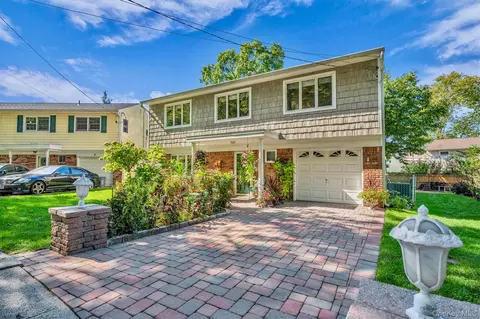 6 Saddler Ct, Huntington Station, NY 11746