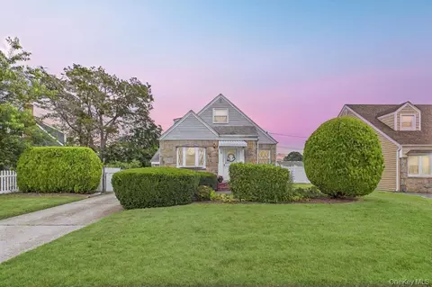 81 Cedarlawn Blvd, Valley Stream, NY 11580