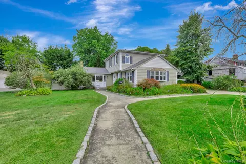 59 Willow St, Sayville, NY 11782