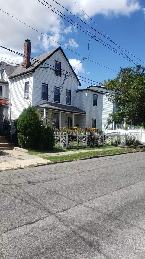 18 S 11th Ave, Mount Vernon, NY 10550