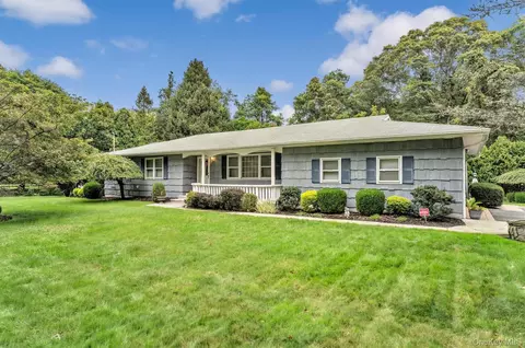 9 Old Barto Rd, Brookhaven, NY 11719