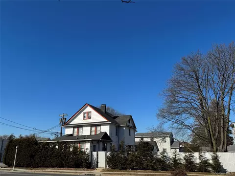 621 Merrick Rd, Rockville Centre, NY 11570