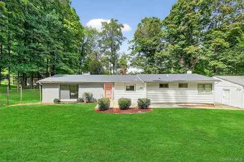 15 Fairview Rd, Beacon, NY 12508