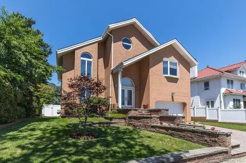 257 E Olive St, Long Beach, NY 11561