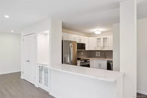 7-04 166th St #6A, New York, NY 11357