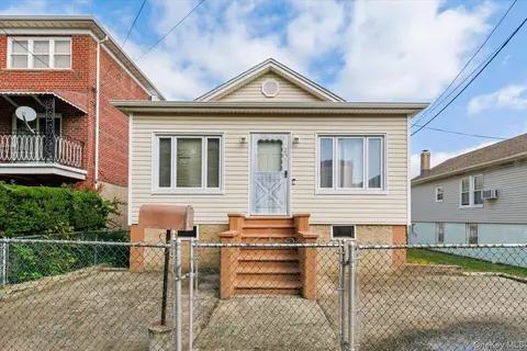 2871 Zulette Ave, New York, NY 10461