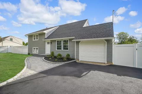 775 Belmore Ave, Islip Terrace, NY 11752